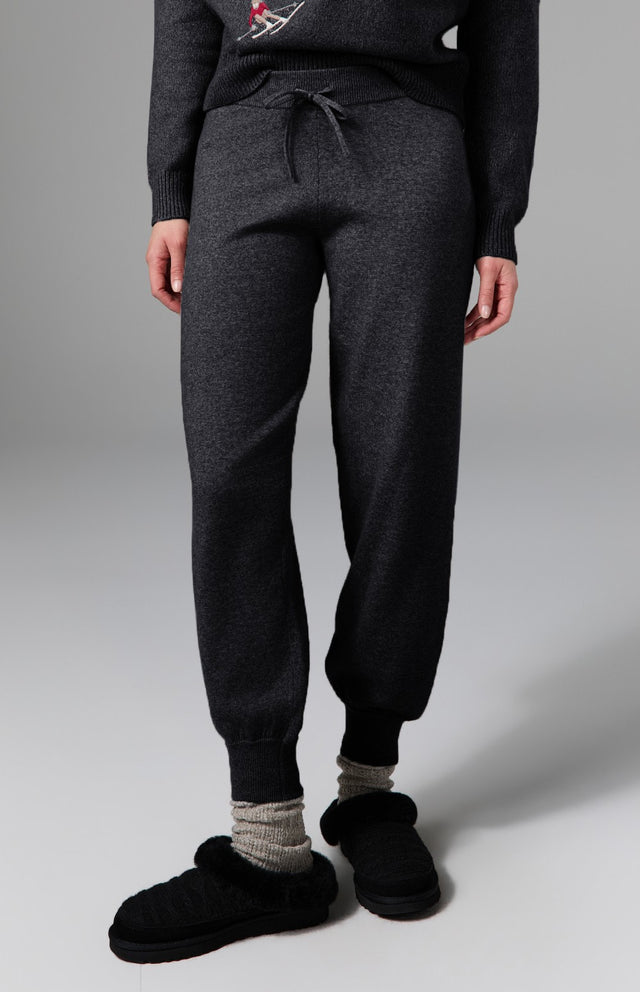 Ahaana Skier Sweater Jogger | Black