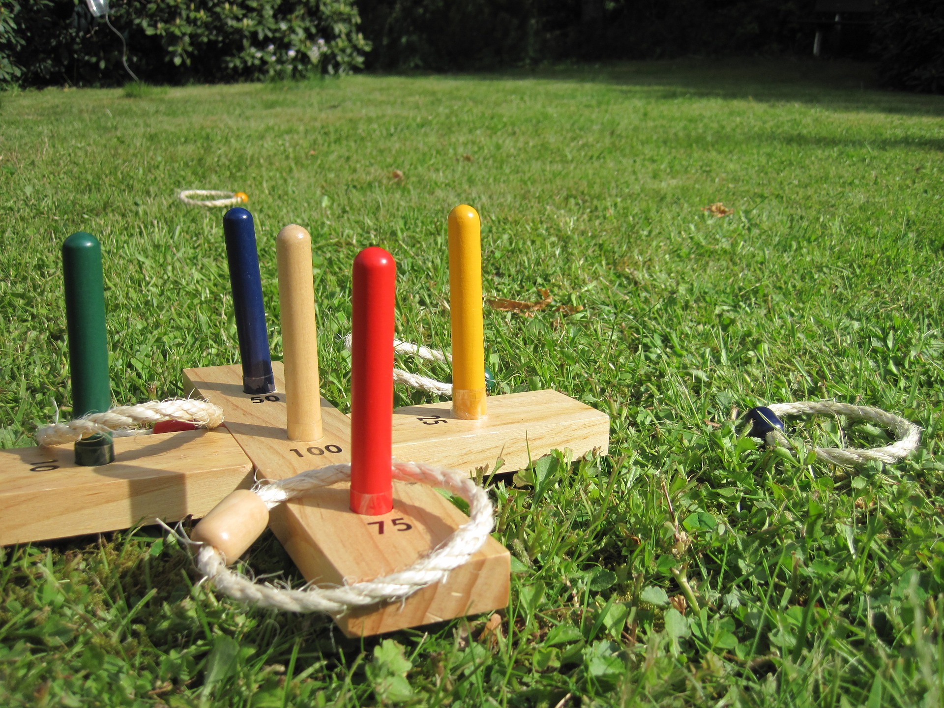 Blog PLR: 8 Backyard Board Games You Gotta Play This Summer