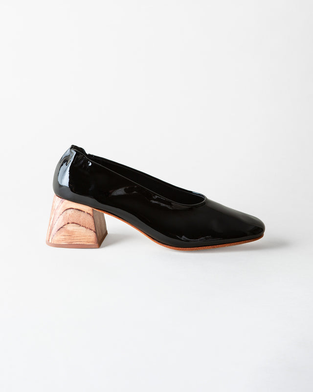 MIMI BLOCK HEEL PUMP COAL CRINKLE PATENT