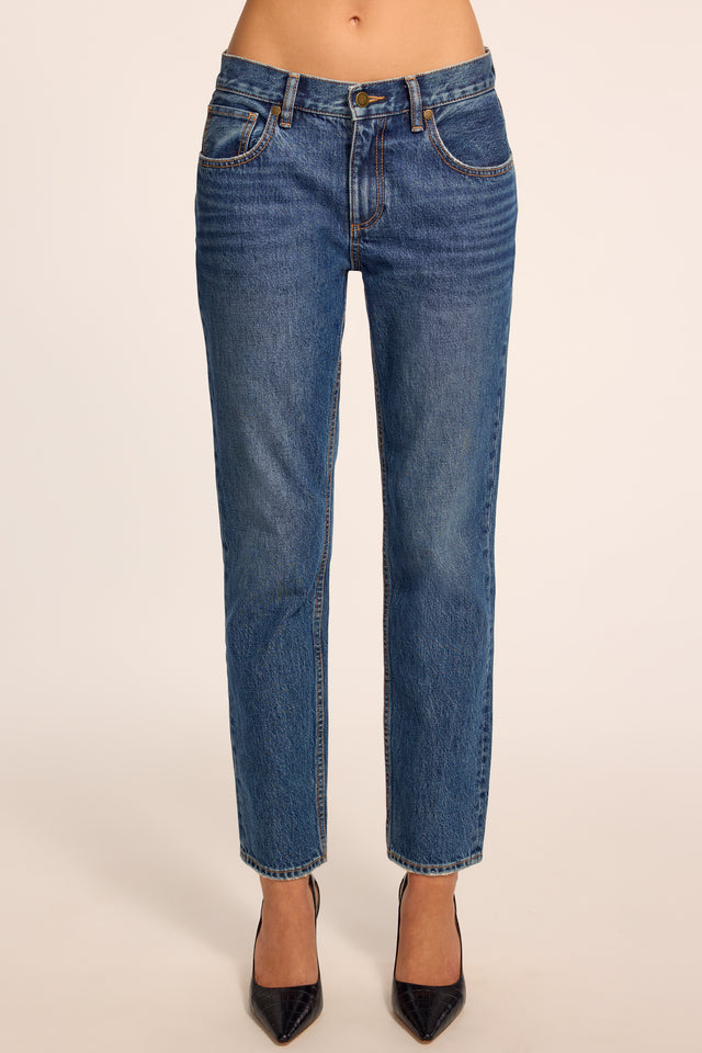 Milla Low-Rise Tapered Jean | MEDIUM WASH
