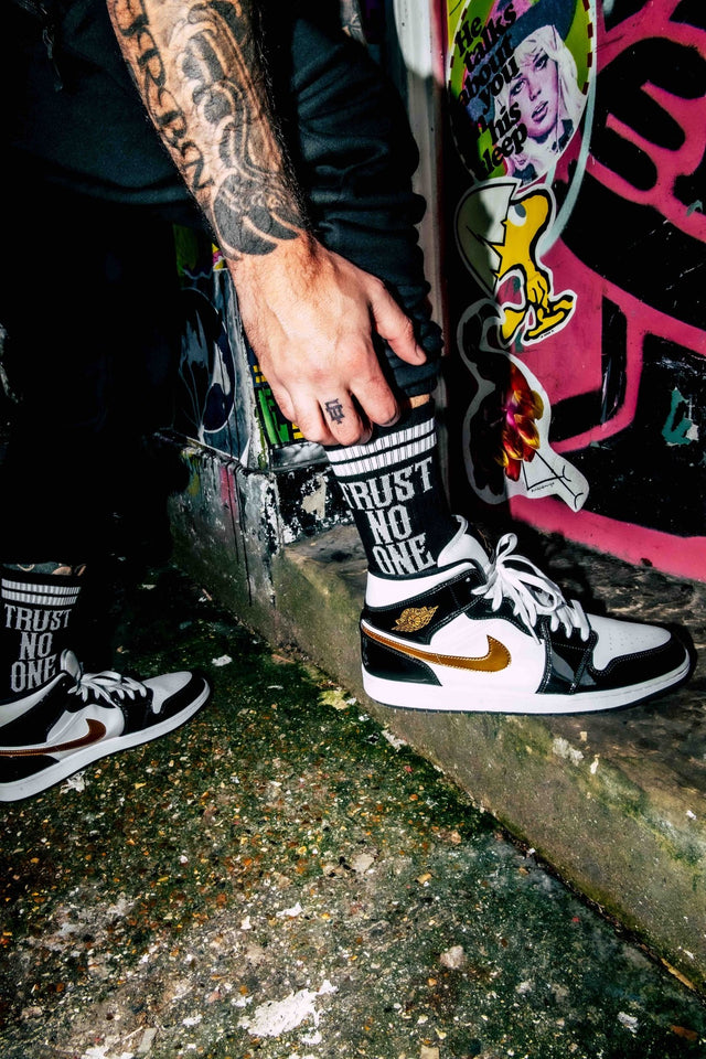 Trust No One Socks - Twisted Generation - Black