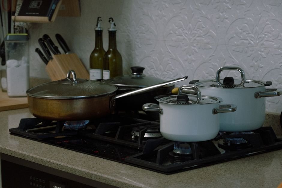 Essential Cookware Sets for Small Kitchens in 2026