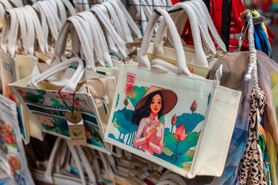 Choose the right bag: size, material and purpose
