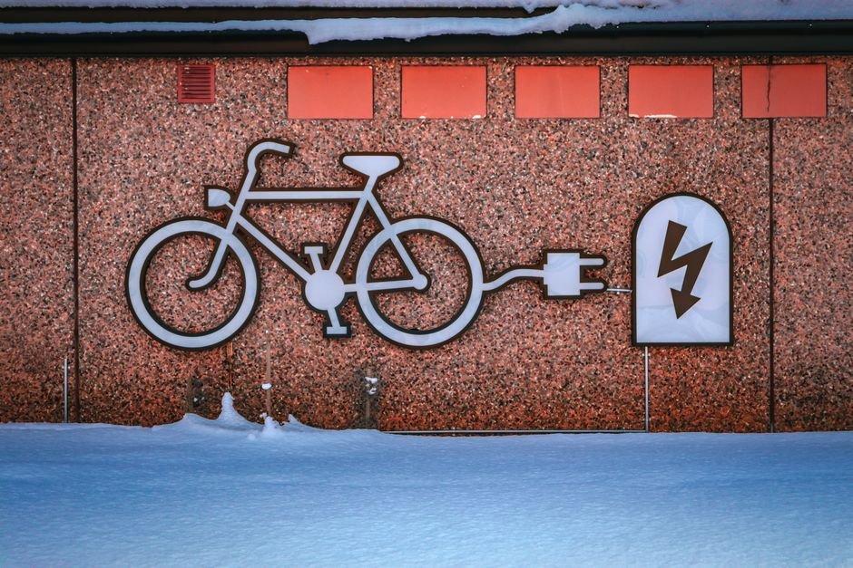 Electric Bikes for City Commuting: Range, Cost, and Reality