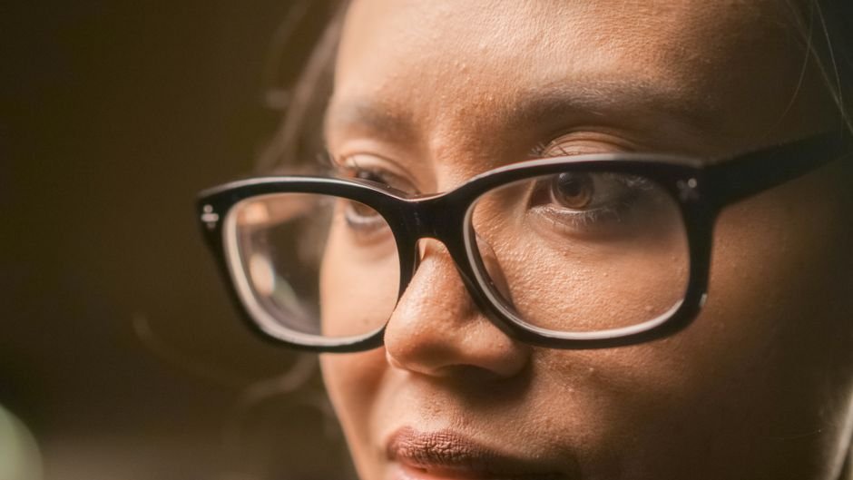 Choose eyewear frames for your face shape