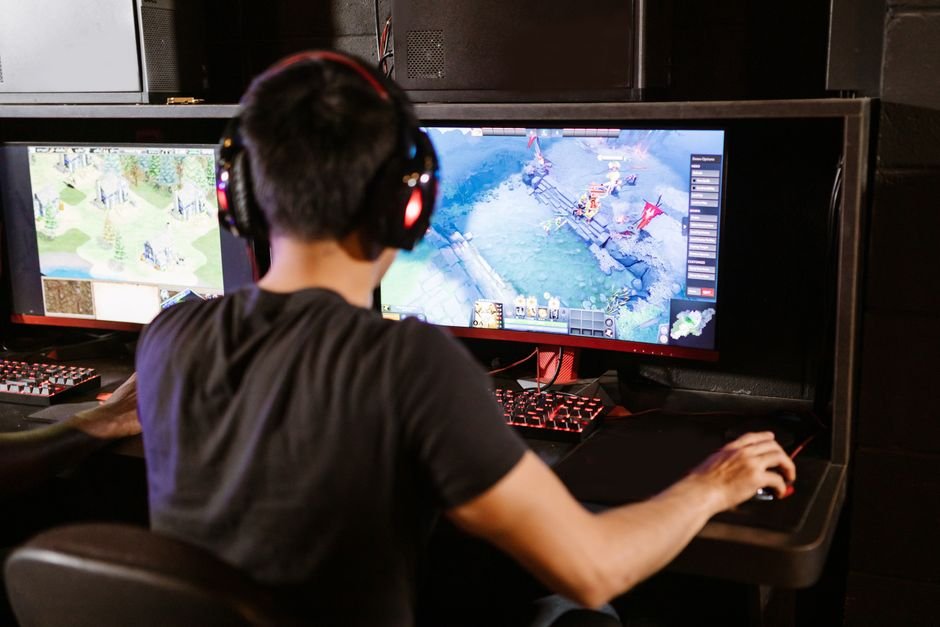 Gaming Monitors 2026: Choosing the Right Refresh Rate