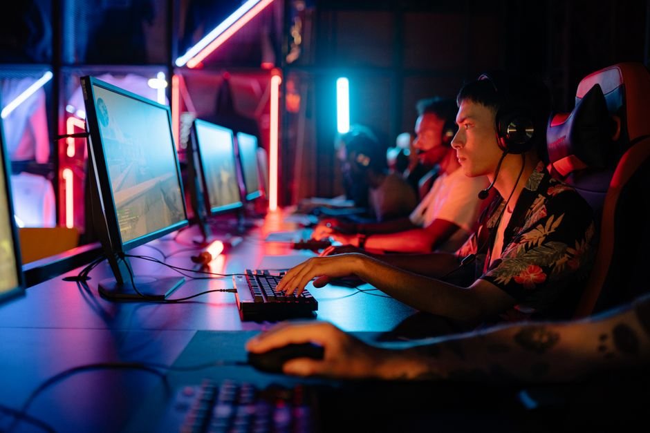 Gaming Monitors Explained: Resolution and Refresh Rates Guide