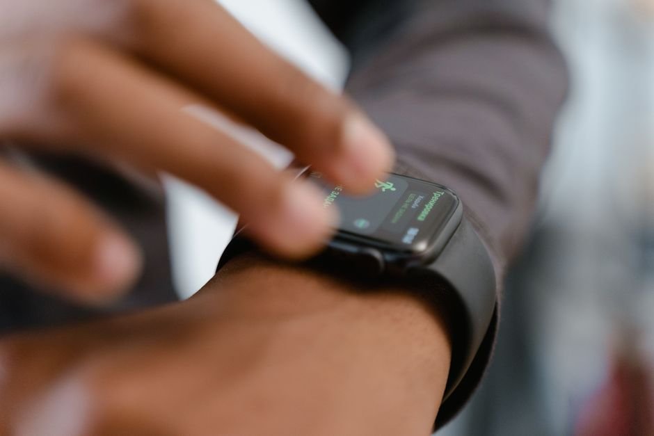 Smartwatch buying guide: features that matter in 2026