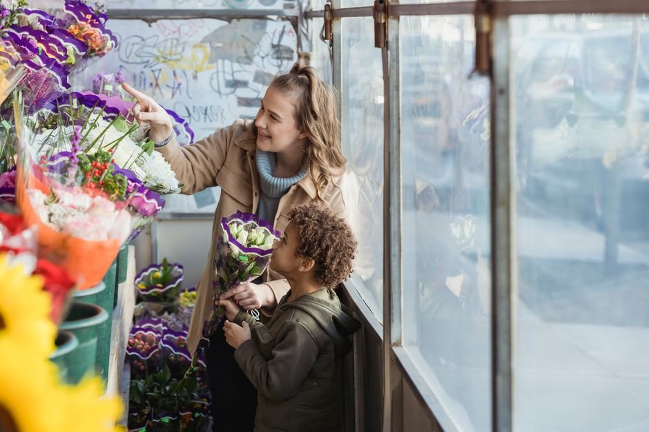 Choose Fresh Flowers That Last: A Buyer's Guide