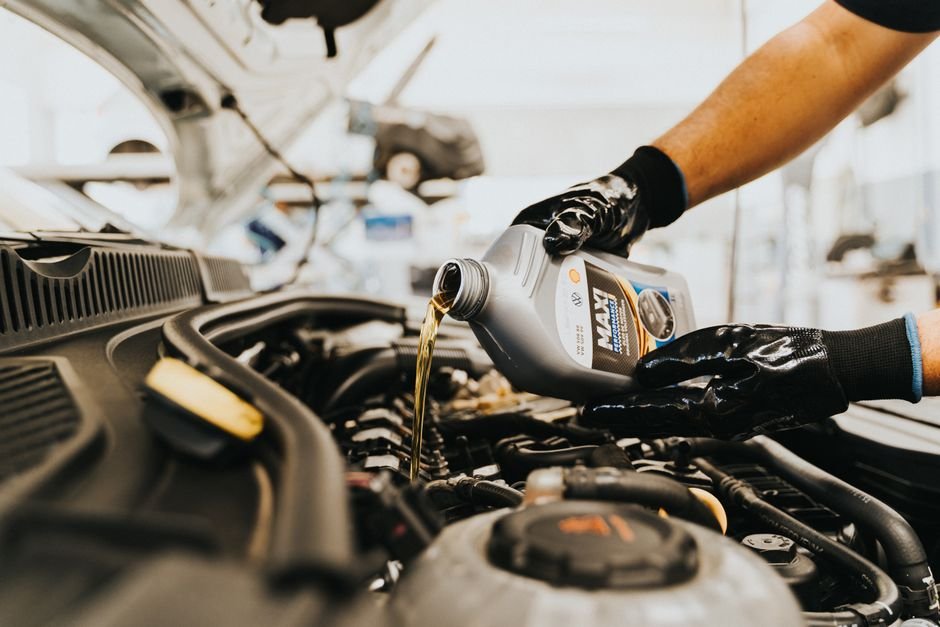 How to Choose the Right Motor Oil for Your Car