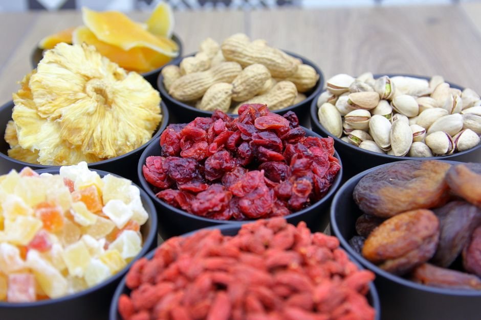 Nuts vs dried fruit: which snack suits your needs