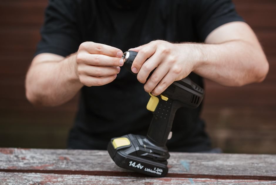 Choosing Cordless Power Tools: A Home Improvement Guide