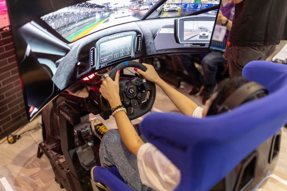 Best Racing Simulator Cockpits for 2026: Wheel & Pedal Setups