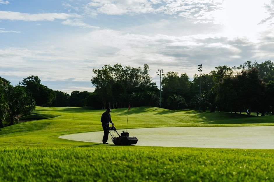 Reel Mowers vs. Rotary Mowers: Choose the Right Cut